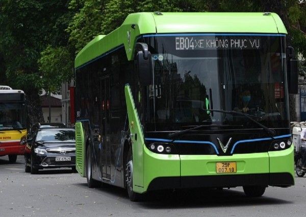 Xe buýt điện VinBus bắt đầu chạy thử nghiệm trên đường phố Hà Nội